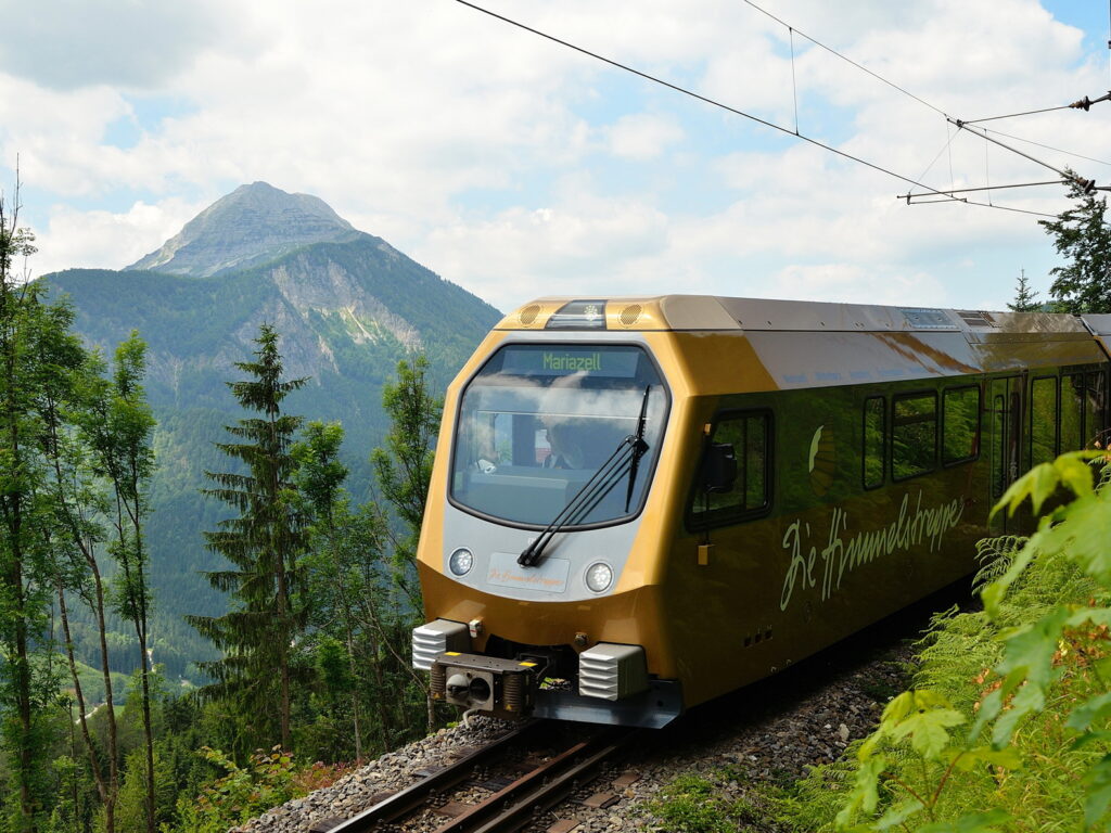 Mariazellerbahn vor dem Ötscher