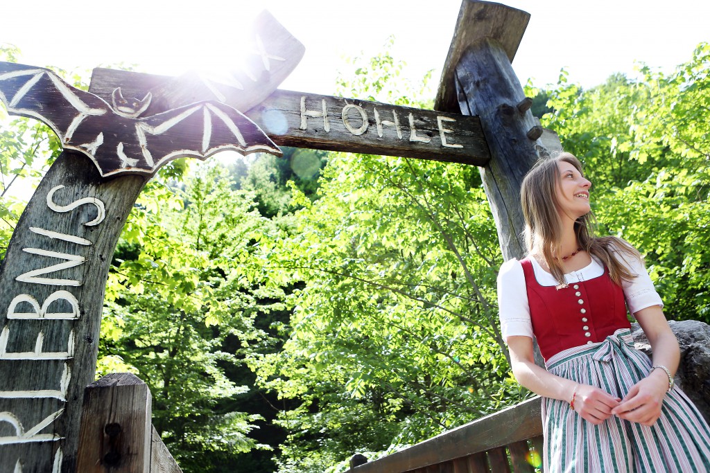 Nixhöhle Eingang mit Dirndlhoheit