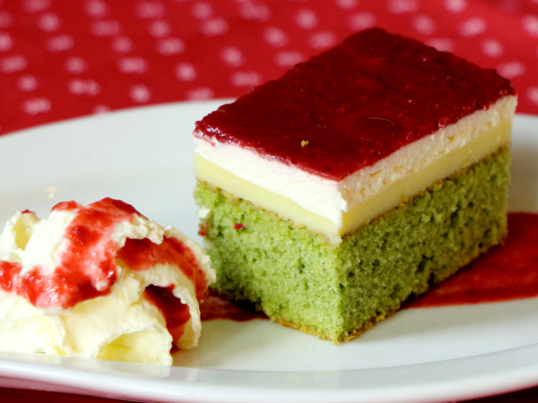 Dirndlschnitte mit Brennessel, exklusiv bei Steinschaler