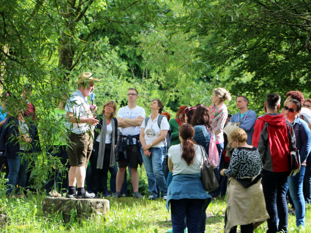 Naturgartenführung in einer Gruppe
