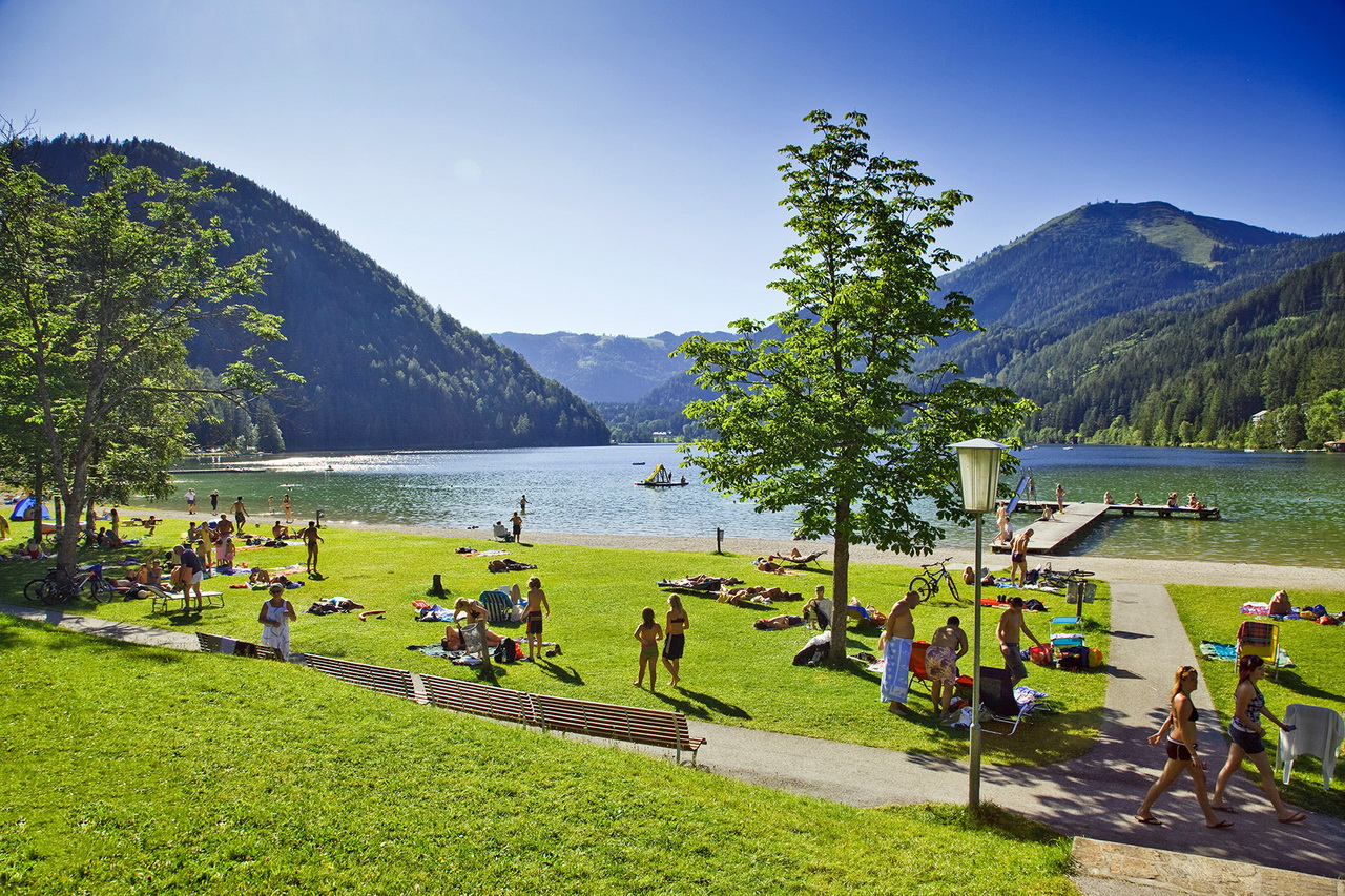 Strand des Erlaufsee im Sommer
