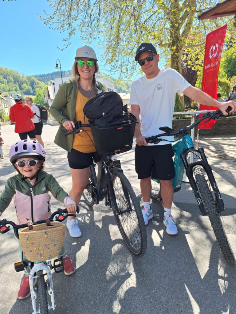 Junge Familie beim 1. Pielachtaler Radwandertag