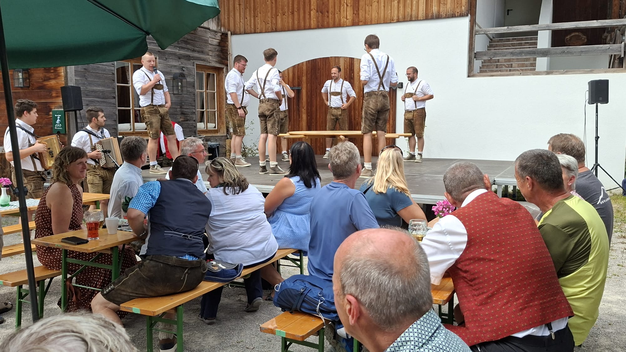 Gäste beim Frühschoppen im Steinschaler Dörfl waren begeistert